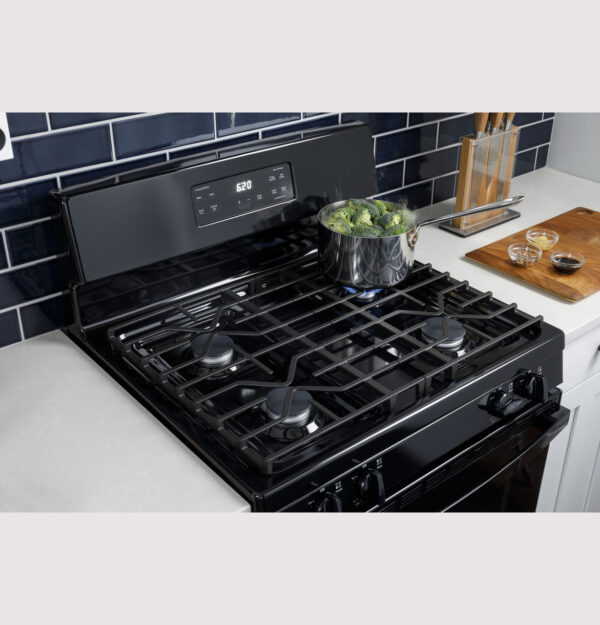 124f0e63d22bc80033611b14c2ef6f5a26f6f82c__71051 GE 30" Freestanding Gas Range JGBS61RPSS - Image 2