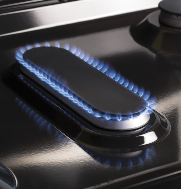 35ce965e15c89477201eab24497a399395bd8fe3__37044 GE 30" Freestanding Gas Range - Image 2