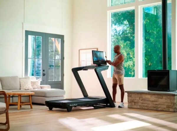 612 NordicTrack Commercial 2450 Treadmill - Image 8