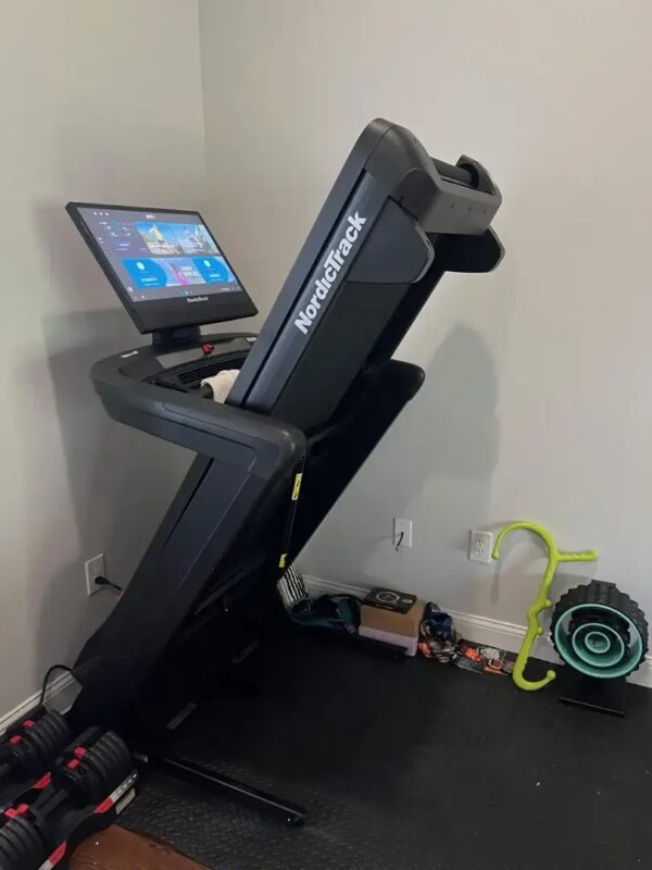 613 NordicTrack Commercial 2450 Treadmill - Image 9