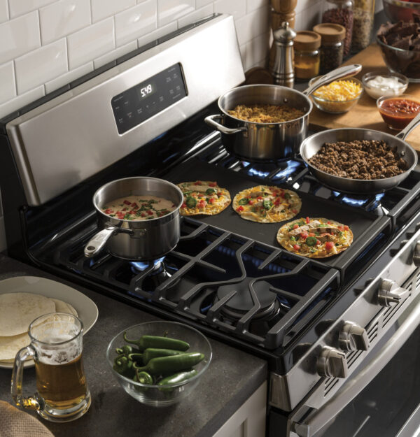 7c9b9889a549f2639e05458058d7e61ffeb6d7eb__16738 GE 30" Freestanding Gas Range - Image 7