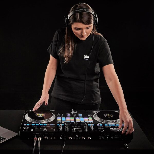 81vMGp2eIuL._AC_SL1500_ Pioneer DJ DDJ-REV7 DJ Controller - Image 7