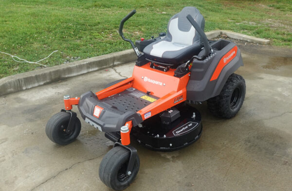 DSC04853_b85e5590-888c-4c97-9957-a2afe27a39bf Husqvarna Z242F Special Edition 42" Zero Turn Mower 21.5HP KAW (Scratch and Dent) - Image 4